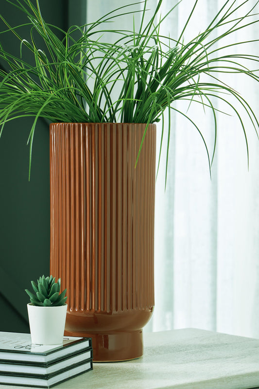 Avalyah I/O Vase